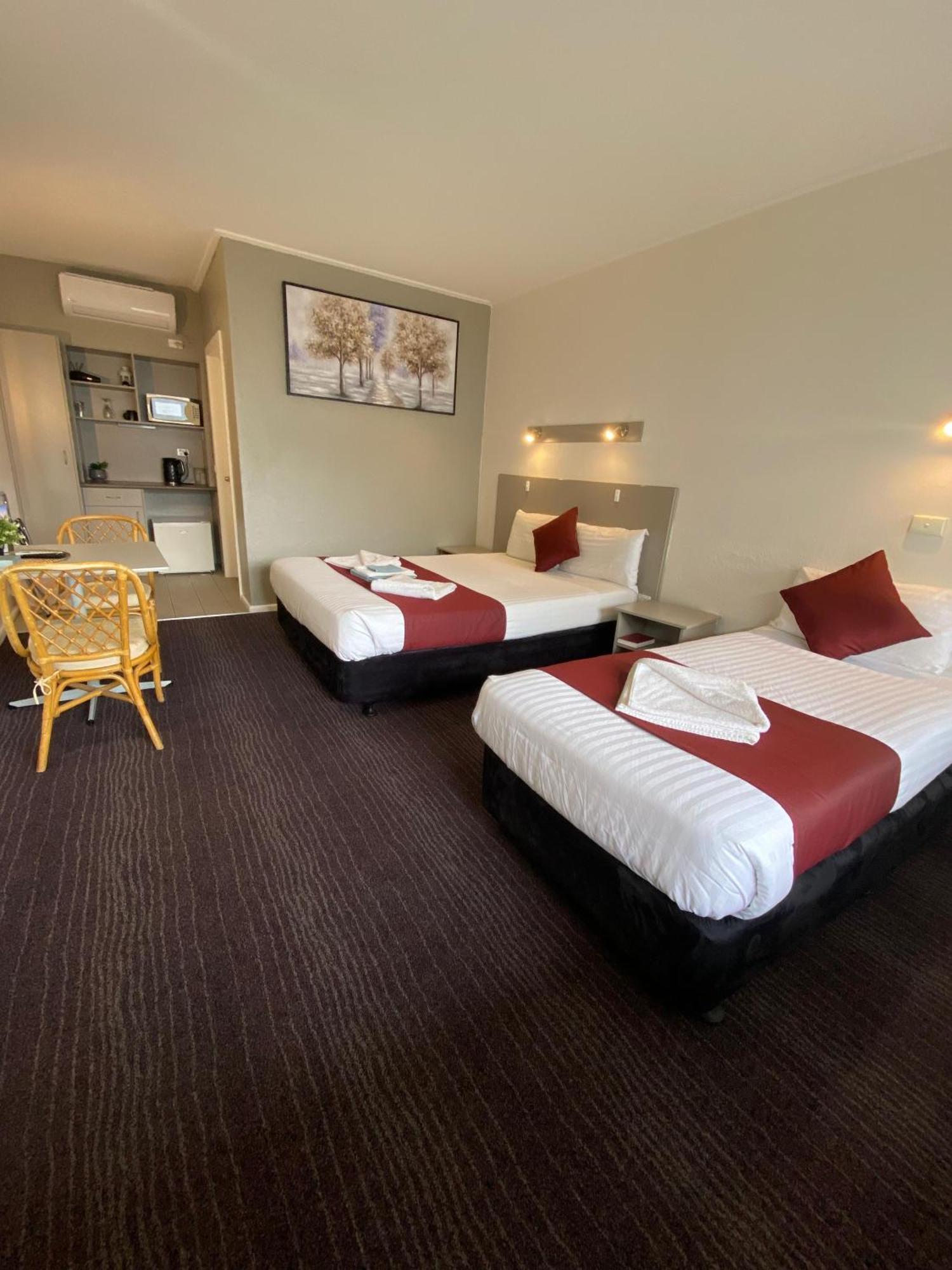 Cobb Inlander Motel 3*