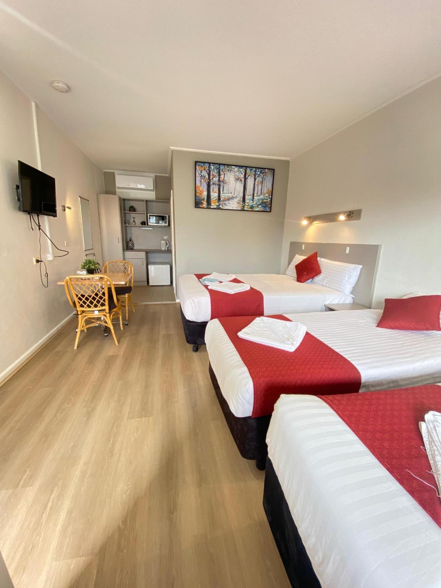 Motel Cobb Inlander Hay